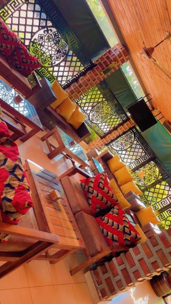 LA' GRANDE CAFE - NAMULANDA- Entebbe Rd