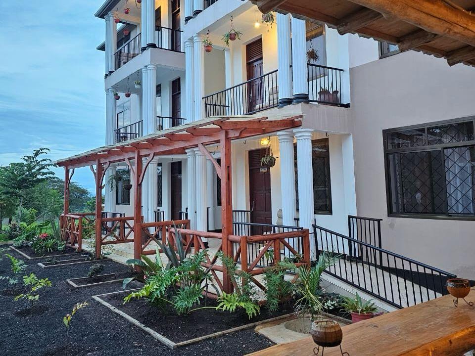 Mbugwe Lodge