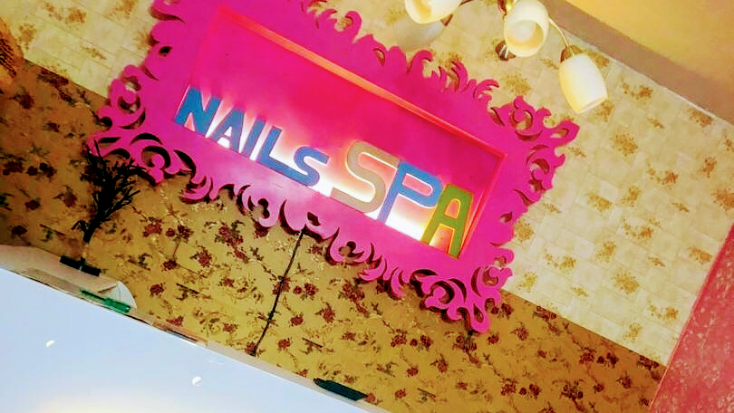 Waves And Nails Spa