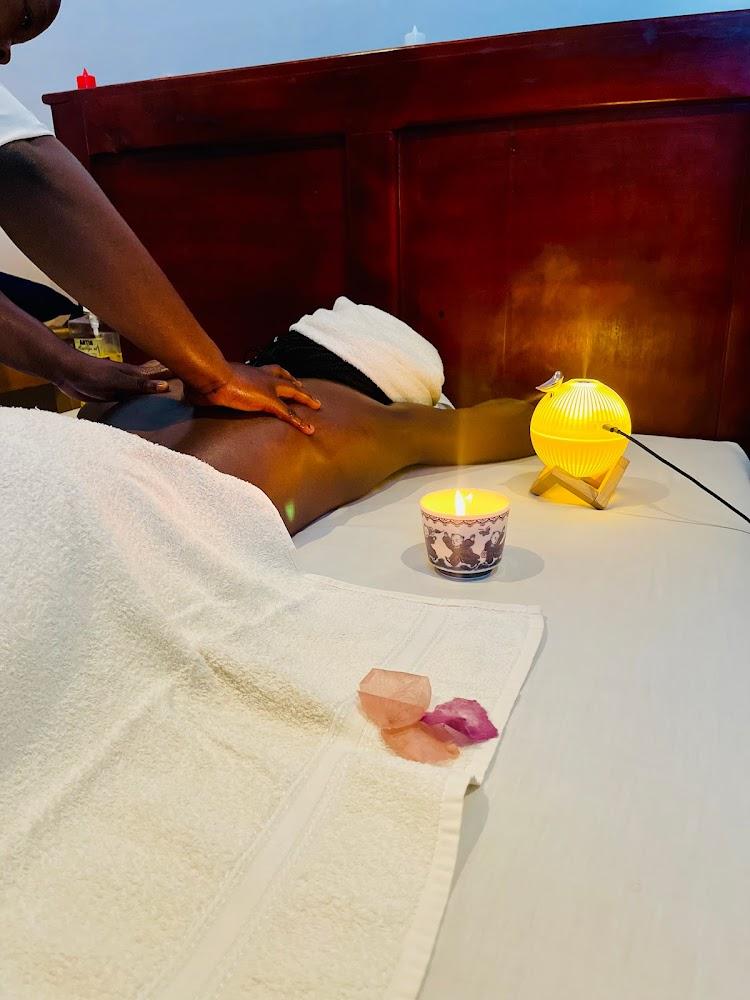 Wetly spiced massage